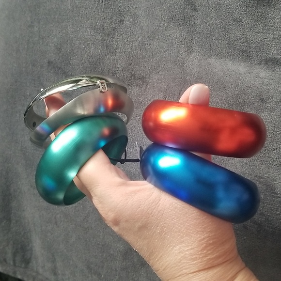 BREIL Interchangeable Wide Bangles Red, Blue, Green and Chrome/Silver Shell - Picture 11 of 11